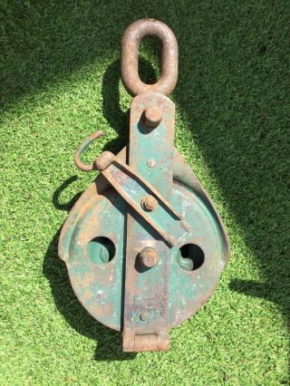 Vintage Cast Iron Single Pulley Wheel 1.  5 Ton Unusual As Opens Up