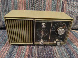 Vintage Mid Century General Electric Ge Solid State Alarm Clock Am Radio Green