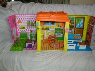Vintage 1973 Barbie Doll Country Living Home House With Furniture Great Shape