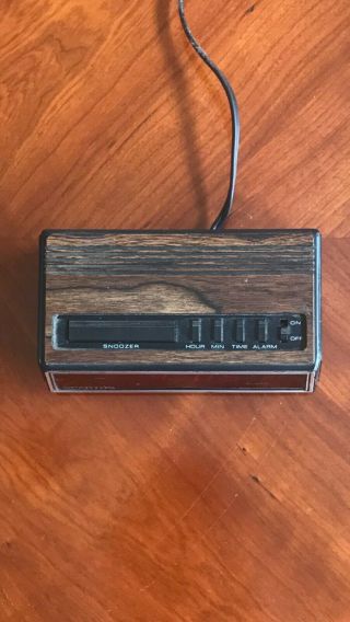 Vintage Spartus 1108 Alarm Clock Wood Grain Electric or battery LCD from 80s 2