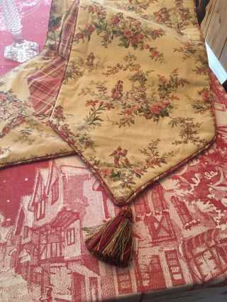 Reversible Antique Toile Christmas Holiday Table Runner Beige & Red