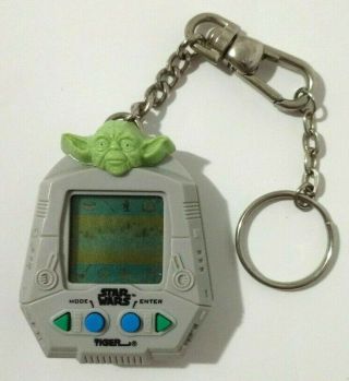 Vintage 90s Tiger Star Wars Giga Pet Yoda Electronic Keychain Digital Virtual 2