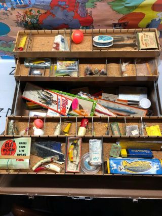 Sport - King Vintage Metal Fishing Tackle Box W/ Vintage Lures Bait Tools Etc