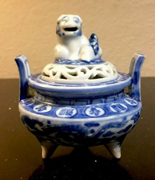 Vintage Chinese Foo Dog Incense Burner Blue & White Underglaze Porcelain 4.  5” H