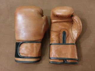 Geoffrey | Retro Tan Leather Boxing Gloves 12oz Mould | Vintage Old School