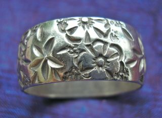 Lovely Vintage Hm 1975 Sterling Silver Ring With Engraved Flowers Big Size V