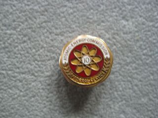 Vintage " Atomic Energy Commission " 10 Year 10k Gold Pin 1.  6 Grams