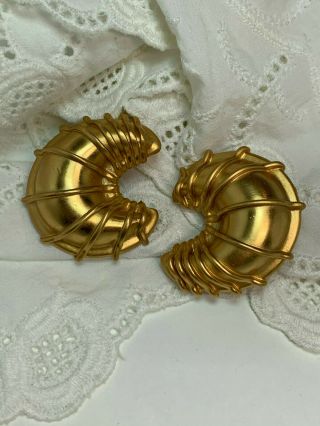 Vintage Matte Gold Tone Cresent Ribbed Clip Earrings