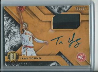 2018 - 19 Panini Chronicles Trae Young Gold Standard Rpa Auto Jersey 40/99 Rc