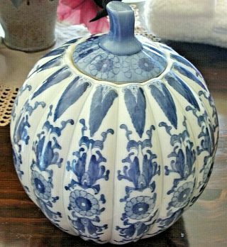 10.  5 " Vintage Chinese Seal Form Blue & White Pumpkin Porcelain Ceramic Jar & Lid