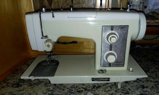 Vintage Kenmore Sears 158.  17511 Zig - Zag Sewing Machine.