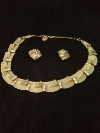 055 Vintage Lisner,  Signed Necklace And Earring Set.  Gold Leaf With Rhinestone