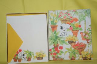 Vintage Hallmark Peanuts Snoopy In Garden Stationery 13 Sheets 15 Envelopes