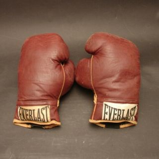 Vintage Leather Everlast Boxing Gloves,  Adult 14 Oz. ,  Great Patina & No Rips