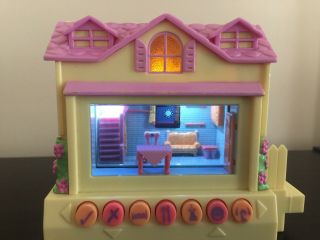 Vintage Pixel Chix Interactive Electronic Yellow House Pink Roof Game 2005 3