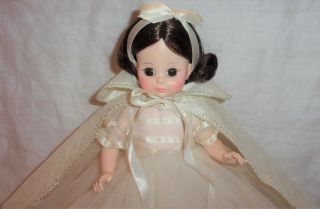 Vintage Madame Alexander Snow White 14 " Doll Brown Hair Brown Eyes 1555