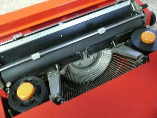 Vintage Typewriter Olivetti Valentine with red case antique 3
