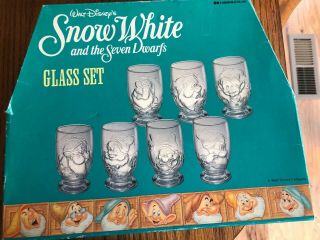 Vintage Disney Snow White And The Seven Drawfs Set Of Drinking Glasses.
