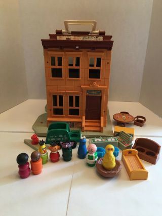 Fisher Price Vintage Toy Little People Sesame Street Building & People