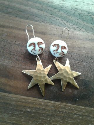 Vintage Brass Stars And White Czech Glass Man In The Moon Beads Earrings