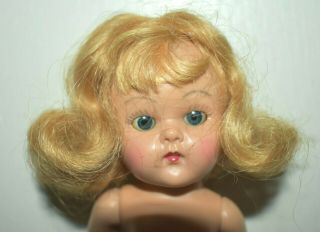 Xmas 7 - - Blonde,  Strung Flip Vogue Ginny Doll 3