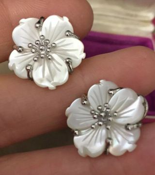 Vintage Jewellery Delightful Sterling Silver & Mother Of Pearl Flowers Earrings