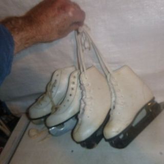 Vintage Ice Skates Holiday Decor Crafts Two Prs