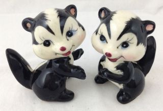 Vtg Pair Skunk Figurines Black White Porcelain Smiling Sitting Up 2 5/8 " Tall
