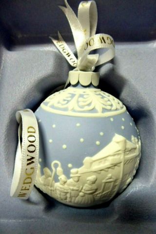 Vintage Wedgwood Pottery Christmas Tree Decoration Bauble Ball Carollers Boxed