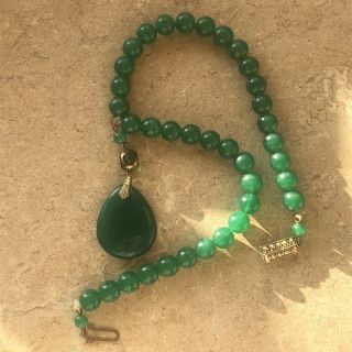 Stunning Vintage Necklace - Art Deco - Green Jade Beads