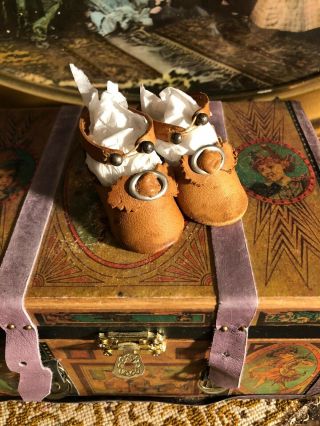 Wonderful Antique German Incised Brown Leather Toe Buckle Doll Shoes 2