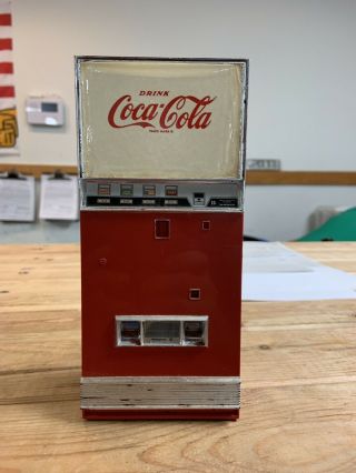Vintage 1960’s Coca - Cola Vending Machine Radio By Westinghouse