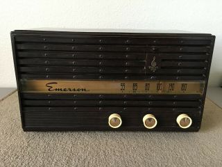 Vintage Emerson Model 823 Bakelite Am Tube Radio,
