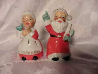 Vintage Christmas Kitsch Santa And Mrs Claus Salt And Pepper Shakers Spaghetti T