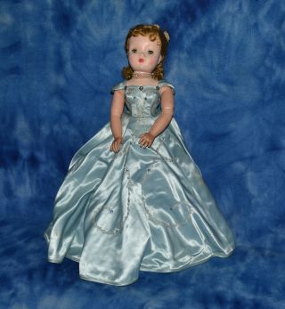 Vintage Madame Alexander Cissy Doll In Gown