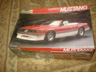 Revell Convertible Ford Mustang 1/25 Scale Model Kit Vintage 1982