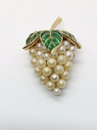 Vintage Signed Crown Trifari Faux Pearl & Enamel Grape Cluster Brooch Pin Gold