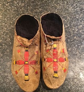 Antique old Native American Indian Quilled Pawnee Sioux plains moccasins c.  1890 2