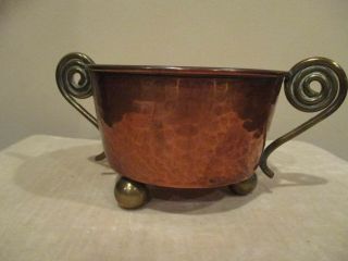 Vintage Hammered Copper Pot/planter With Brass Spiral Handles And Ball Feet (1)