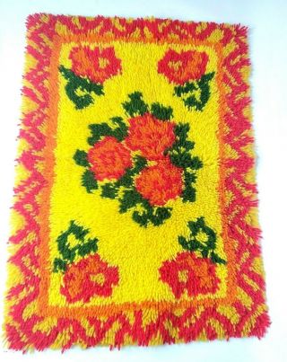 Handmade Floral Latch Hook Yarn Rug Wall Hang Vintage Retro Yellow & Pink 19x27”