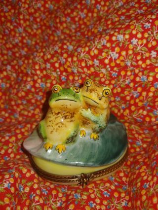Vintage Peint Main Limoges France 2 Frogs On A Lily Pad Hinged Trinket Box