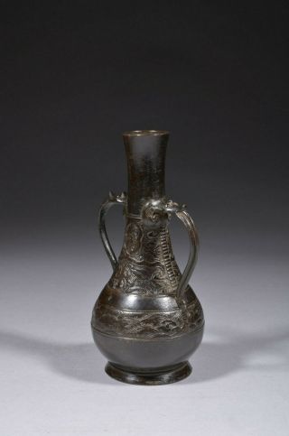Japanese Edo period bronze vase with dragon handles. 3