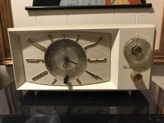 Vintage Westinghouse Electric Clock Am Tube Radio Model H816l5 White