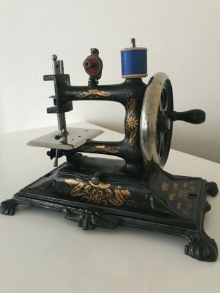 MAGNIFICENT ANTIQUE TOY SEWING MACHINE MULLER MODEL No12 1900s TOP 2