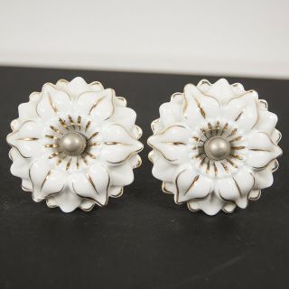 Set Of 2 Vtg Ceramic Drawer Pulls Knobs - White Flower W/ Gold Trim 2.  5 " Wide