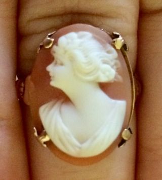 1930s 10k Yellow Gold Carved Cameo Lady Shell Coral Detail Ring Size 6/7 Flowers