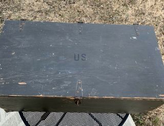 VINTAGE US MILITARY/US ARMY WOODEN FOOT LOCKER WITH TRAY - HARDWARE 2