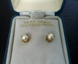 Stunning Vintage Estate 14k Gold Cultured Pearl 1/8 " Post Earrings G984r