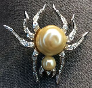 Nolan Miller Spider Brooch Vintage Clear Crystals Fresh Water Pearls Gold Tone