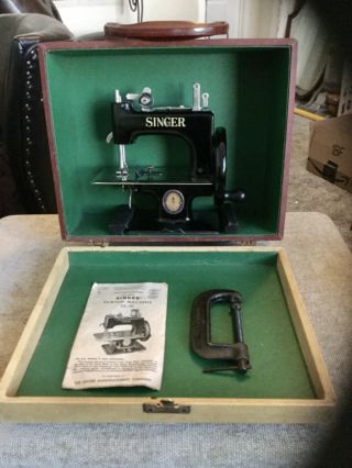 Rare Antique Vintage 100 Anniversary Singer Sewhandy 20 Toy Sewing Machine Case